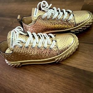 Gold Giuseppe Zanotti sneakers. Never worn. EU (39) US (8.5/9)💛
